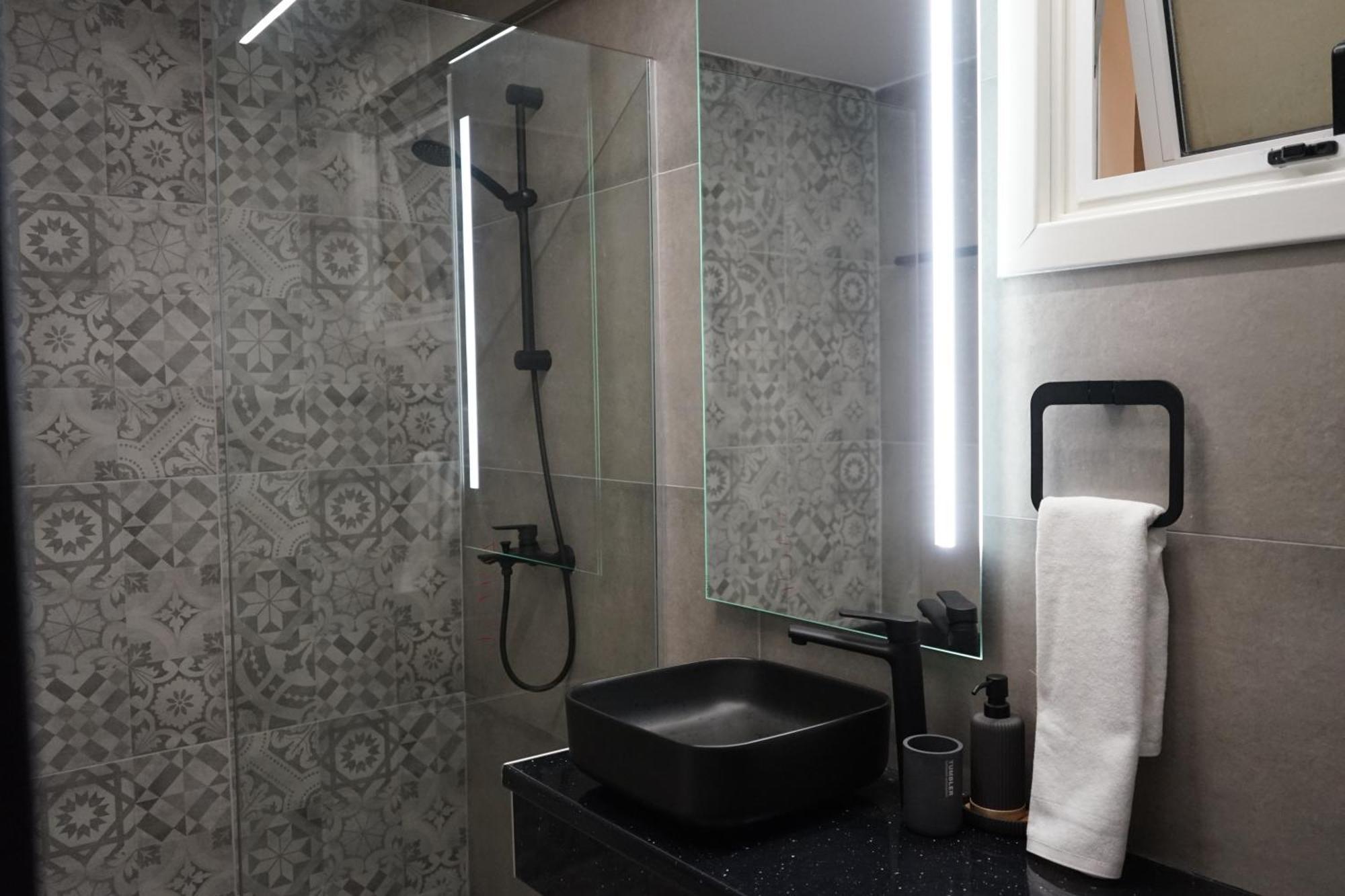 Mackenzie Boutique With Pool Apartament *