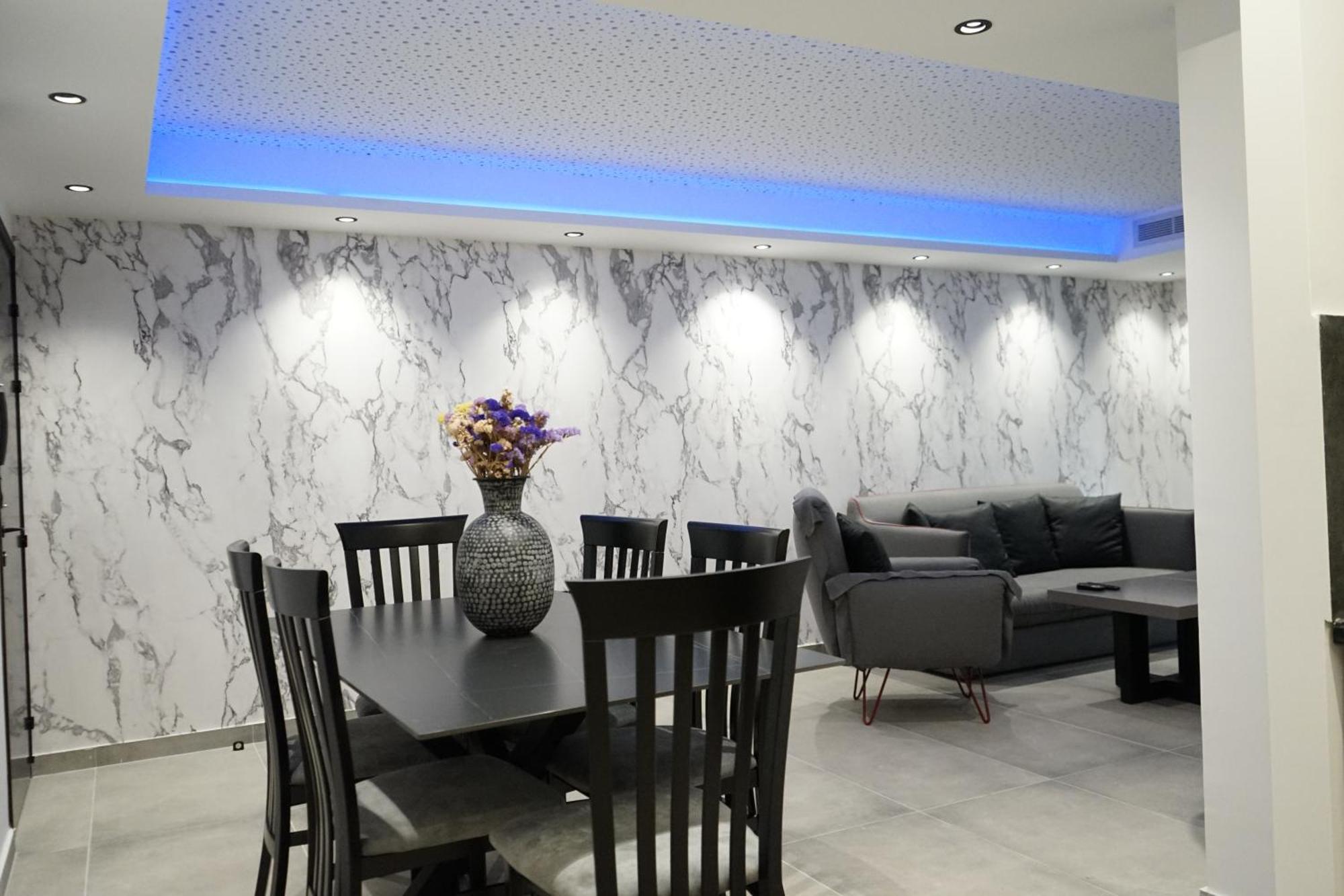 Mackenzie Boutique With Pool Apartament *